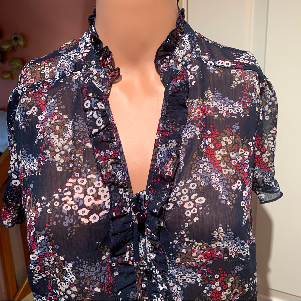 REITMANS-PETITES. Blue, white, red button down shirt. 1/4 elasticated sl…